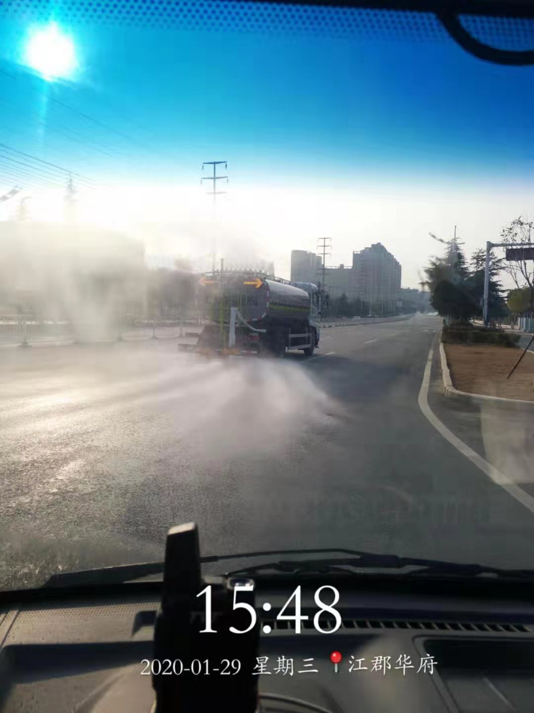 抗疫一線丨米蘭·(milan)中國官方網(wǎng)站環(huán)境15臺(tái)清潔消毒車開始作業(yè)